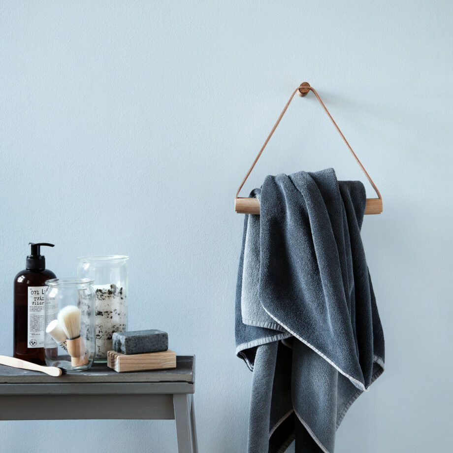 Ekta living handdoek hanger lifestyle badkamer eiken leer bywirth