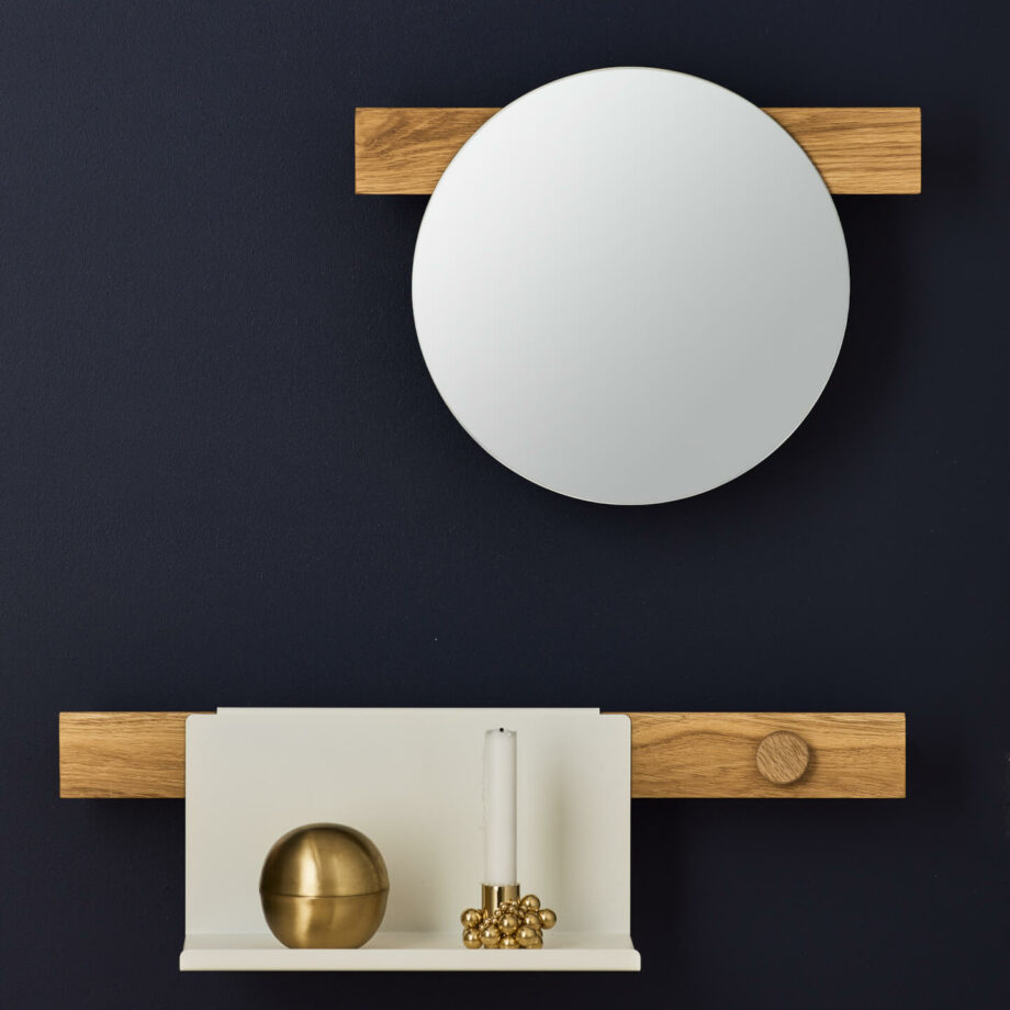 Flex spiegel, witte shelf plank, en magneet op de flex rail opbergsysteem in de gang Gejst Design byJensen