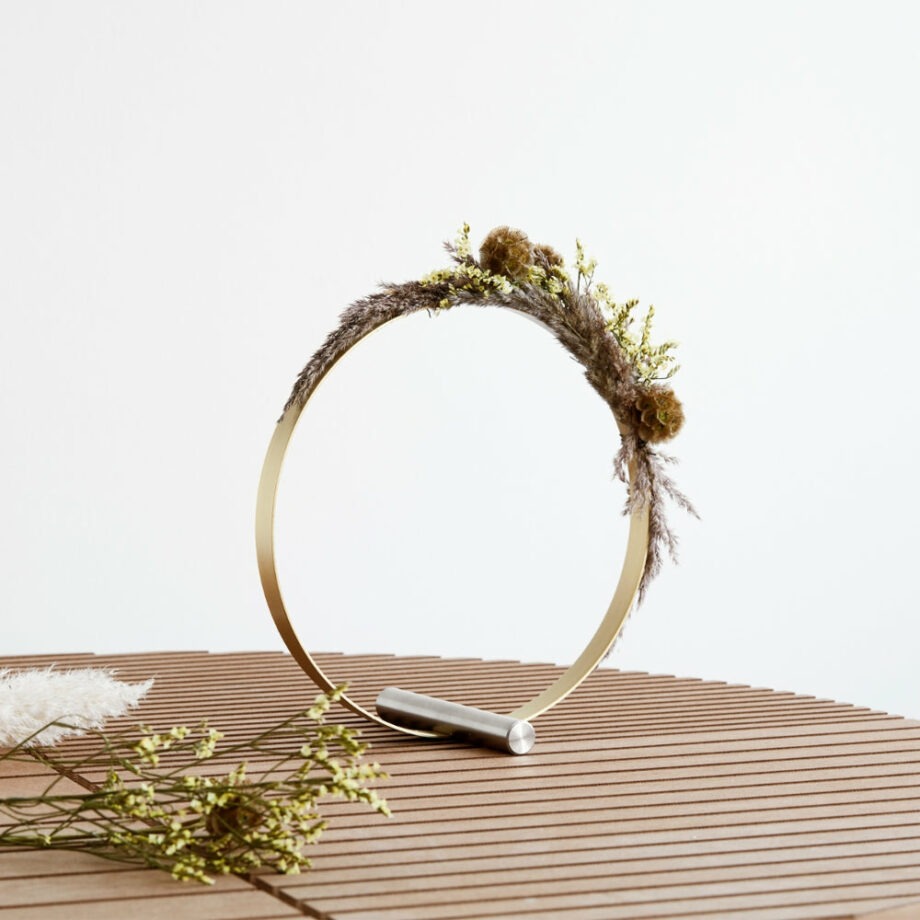 Circle Decoration met gedroogde bloemen messing Kristina dam