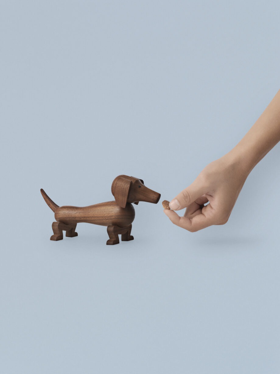Kay Bojesen tecket dog hond teakhout