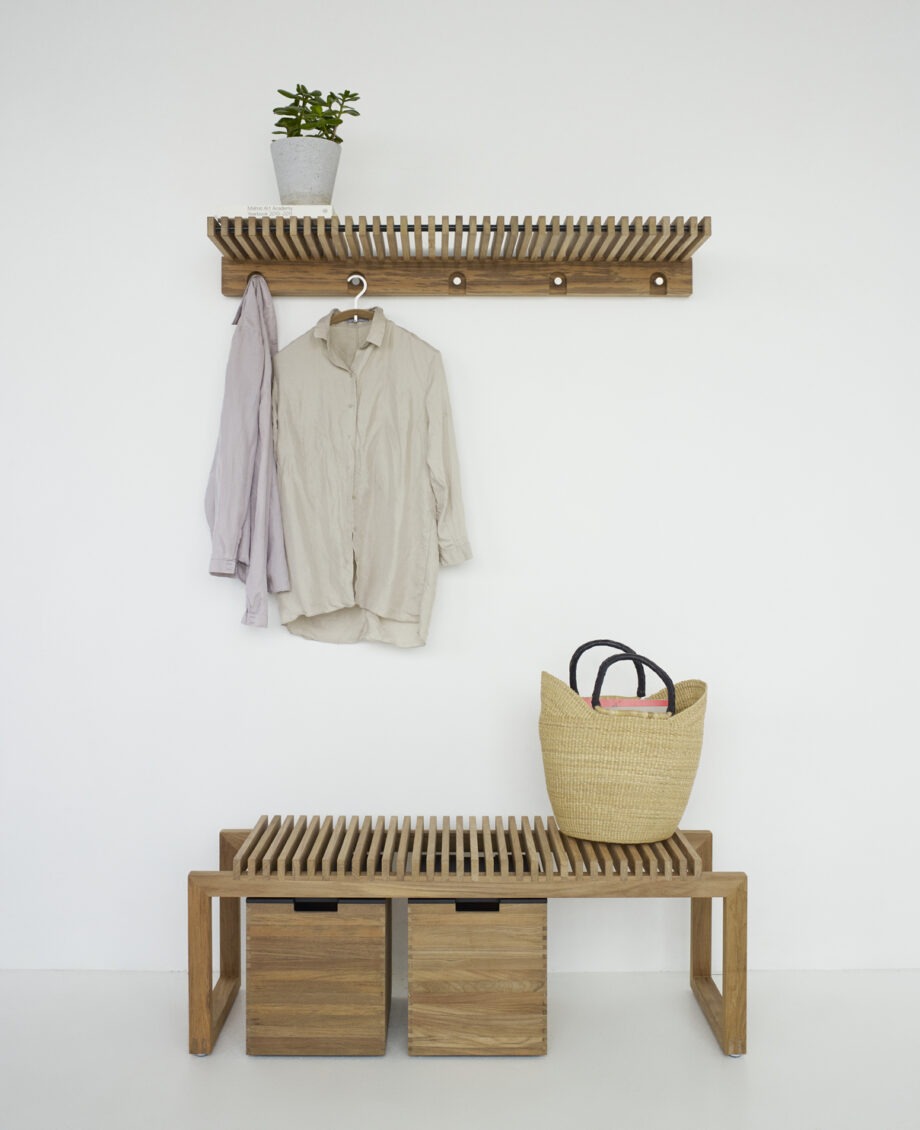 Cutter bench bankje met opberger en garderobe kapstok in teakhout Skagerak Denmark