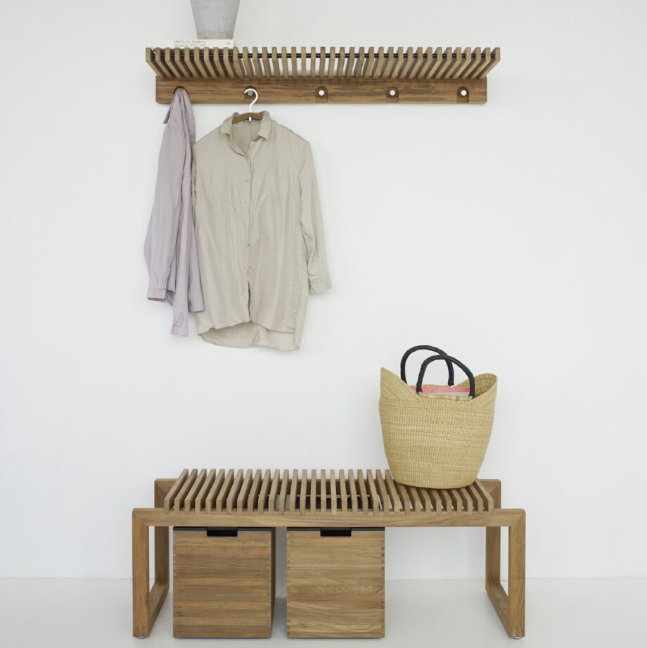 Cutter bench bankje met opberger en garderobe kapstok in teakhout Skagerak Denmark