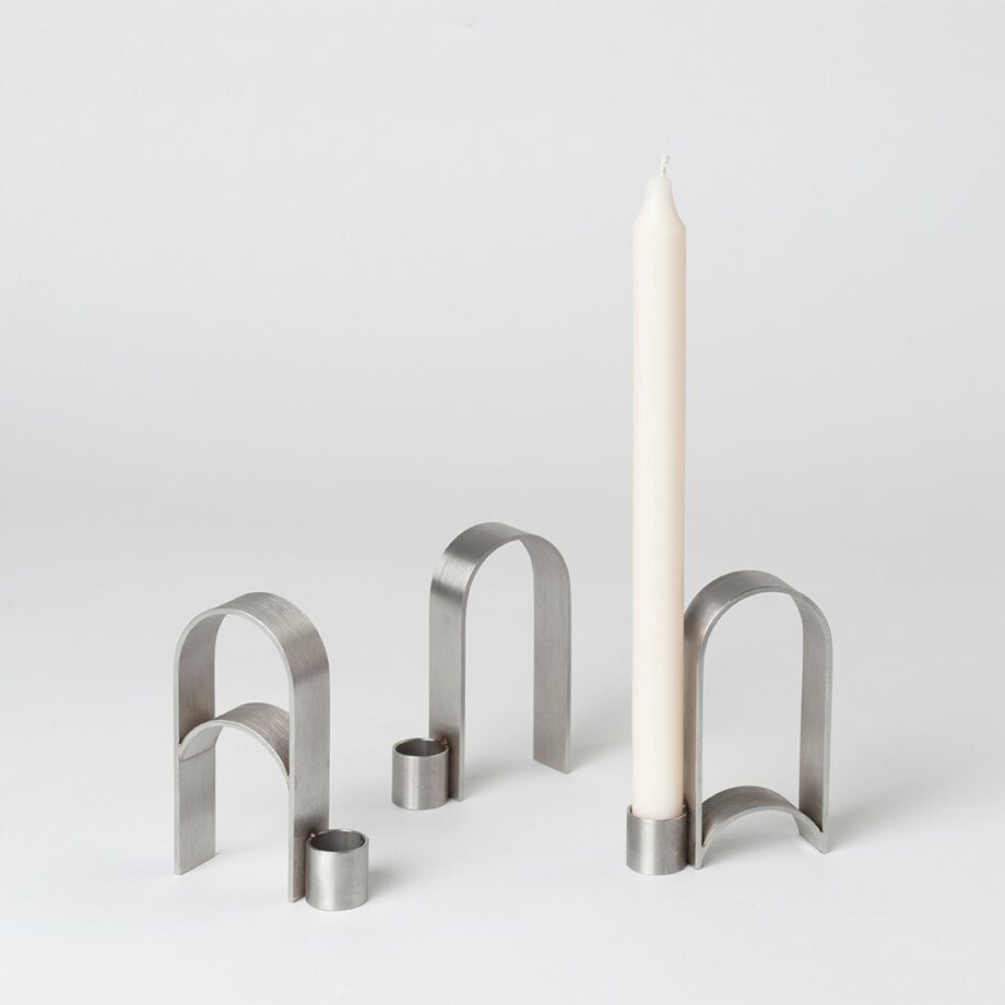 Kristina-Dam-Studio-Arch-Candleholder-stalen-kandelaar