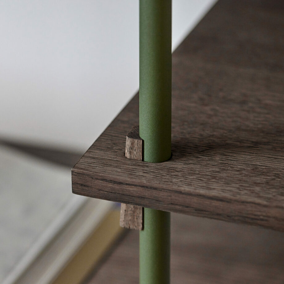 Details Moebe Shelving Gerookt eiken en pine green