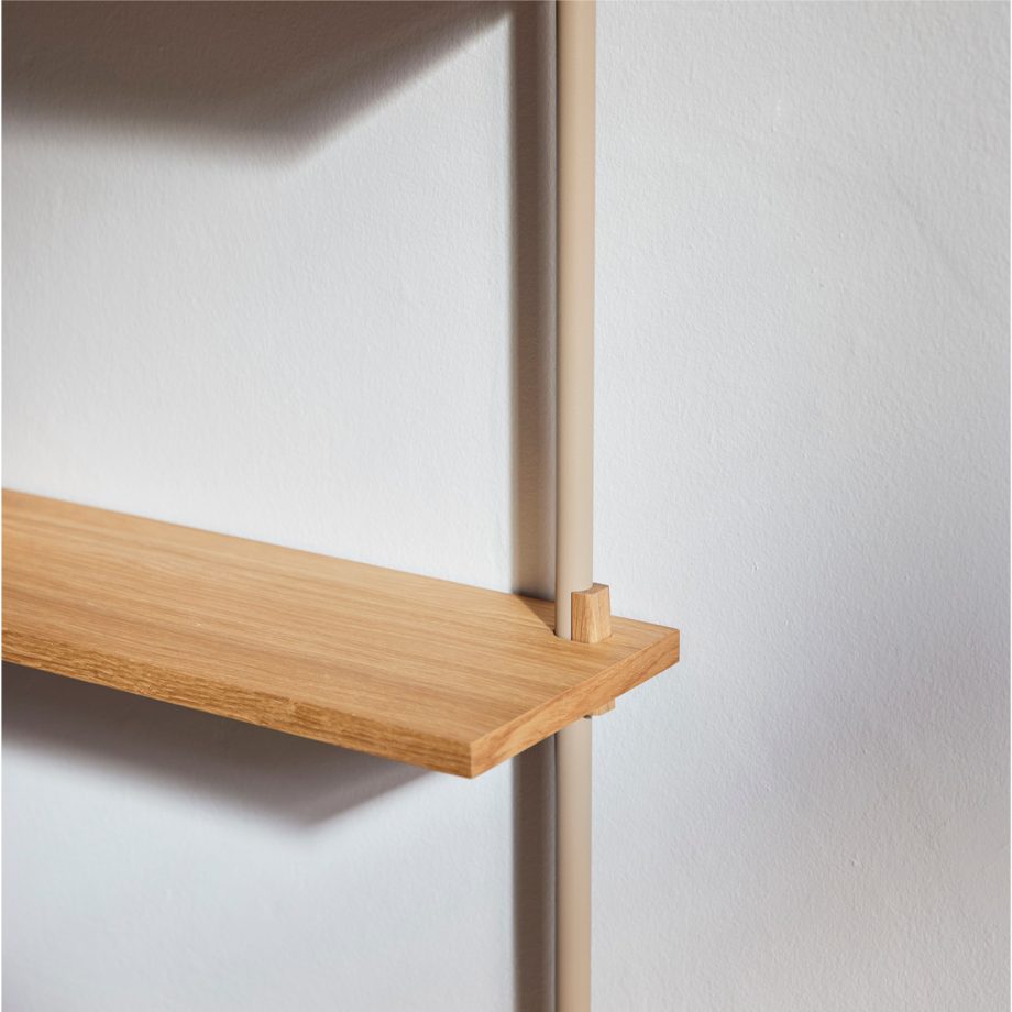 Close up wikenhouten planken Moebe Wall Shelving