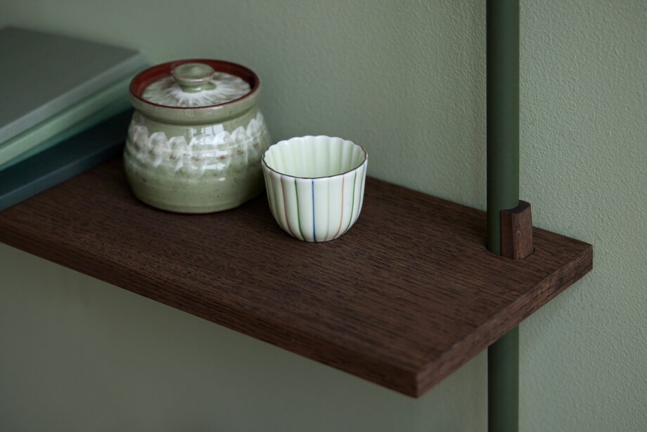 Detail wandrek Moebe gerookt eiken groen