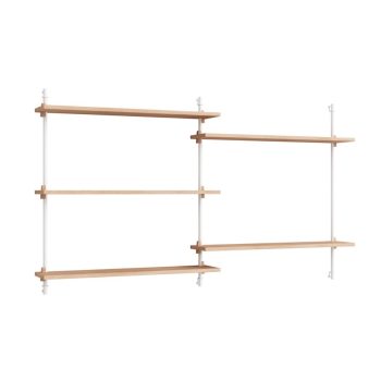 MOEBE Wall Shelving wandrek met eikenhouten planken en witte metalen bevestigingen. Minimalistisch en modulair Scandinavisch design, perfect voor een stijlvol en functioneel interieur.