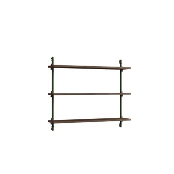 MOEBE Wall Shelving 65.1 – stijlvol wandrek met drie gerookt eikenhouten planken en donkergroene metalen beugels. Scandinavisch design met een luxe en minimalistische uitstraling, ideaal voor moderne interieurs.