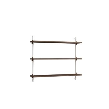 MOEBE Wall Shelving 65.1 – stijlvol wandrek met drie gerookt eikenhouten planken en witte metalen beugels. Scandinavisch design met een luxe en minimalistische uitstraling, ideaal voor moderne interieurs.