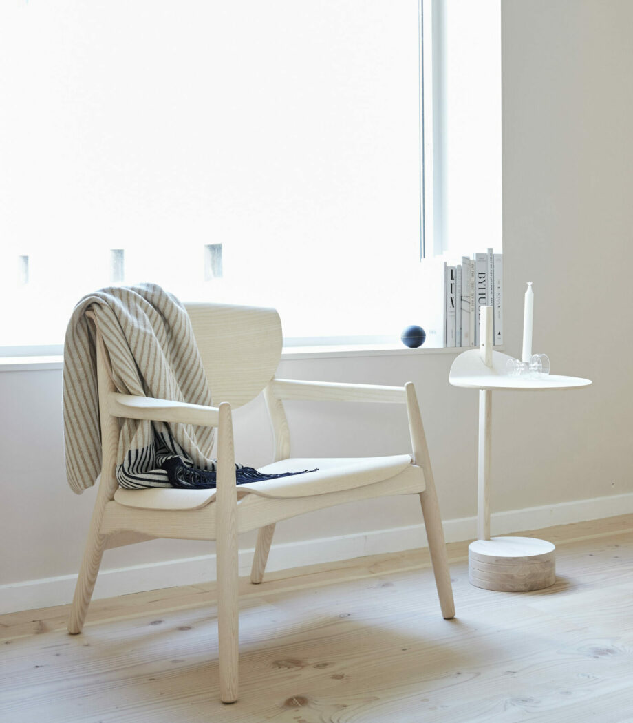 Form and refine plaid grijs, stilk sidetabel, origin lounge chair