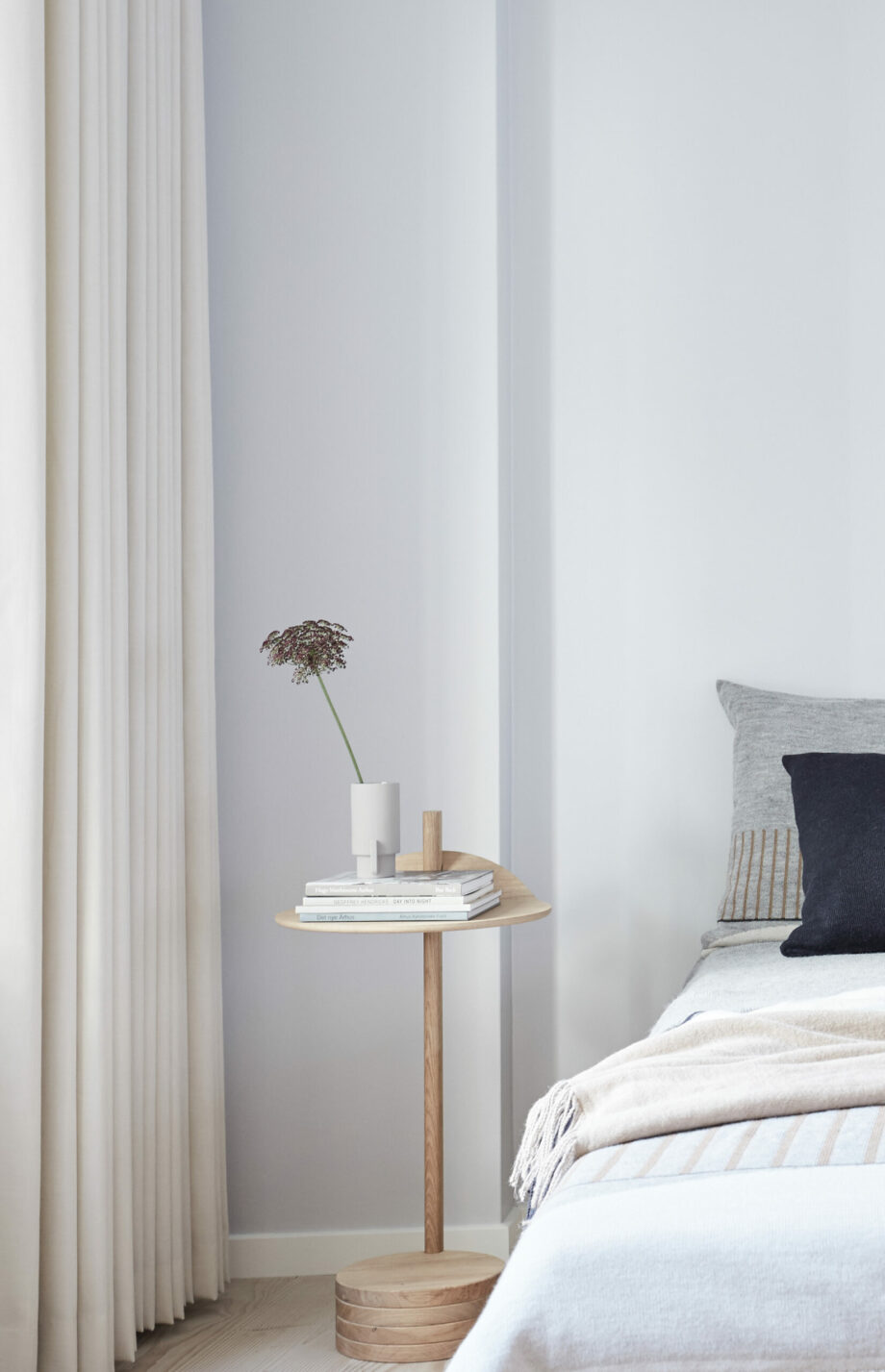 Stilk Form & Refine Side tabel nachttafel Licht essenhout