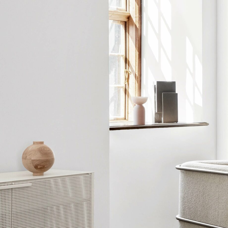 Monolith vaas en wooden sphere grijs aardewerk sfeer kristina dam studio