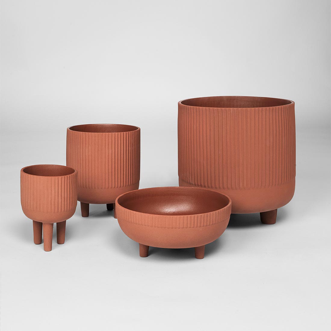 Surichinmoi pakket vloeistof Kristina Dam Studio - BOWL bloempot rood terracotta - Online byJensen.nl