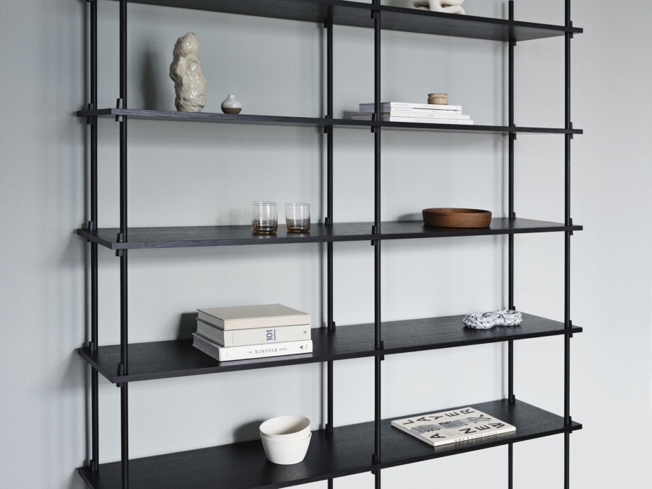 MOEBE_Shelving-System_Zwarte boekenkast minimalistisch Deens design
