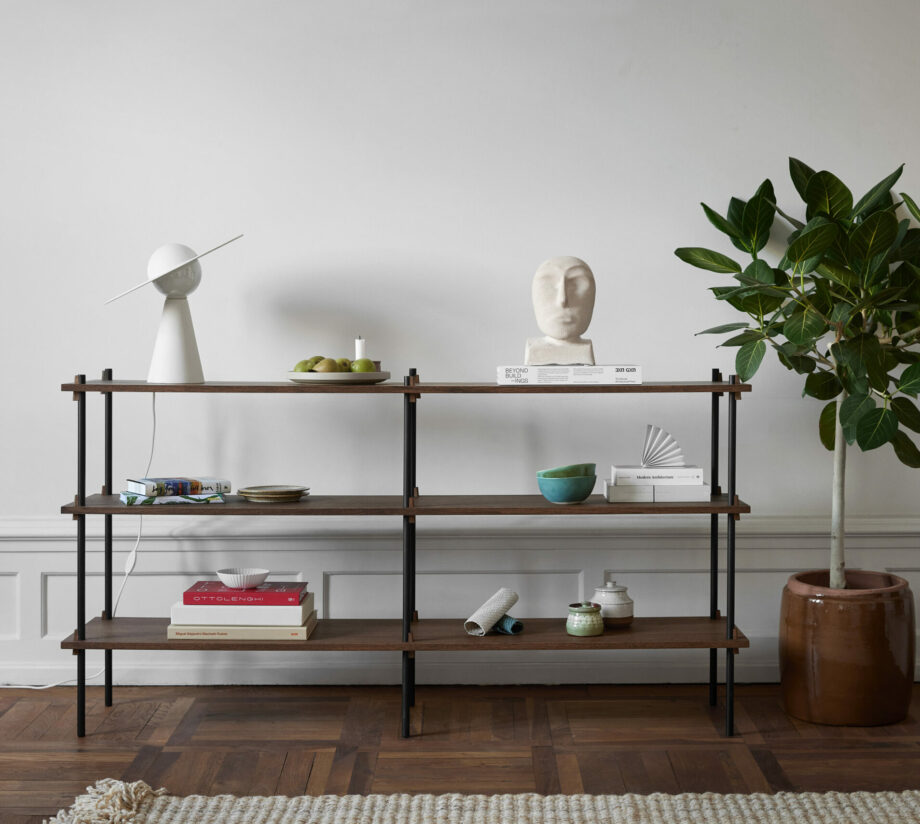 Moebe design kast in gerookt eikenhout Shelving System s.85.2.B woonkamer sfeer