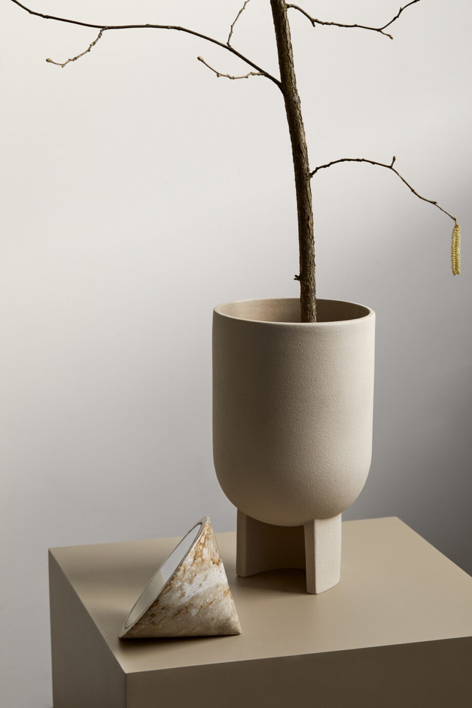 Kristina Dam Studio Serene bloempot en spinning top tafelspiegel