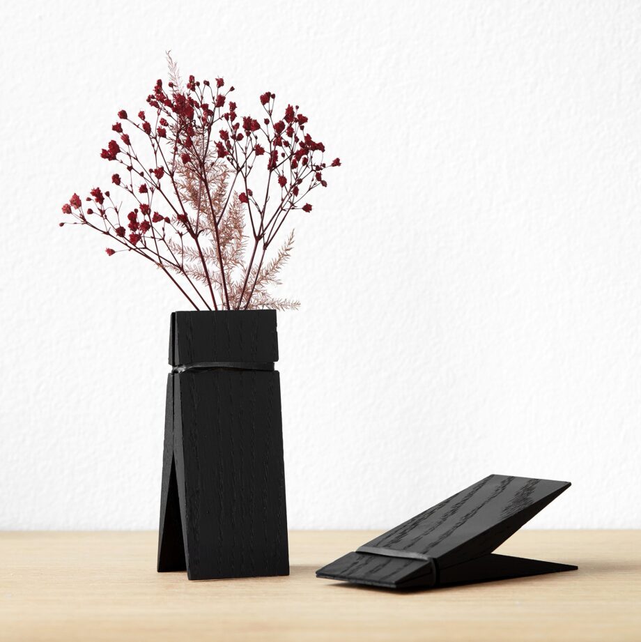 MOEBE zwarte Pinch knijper staand met gedroogd bloem decoratie