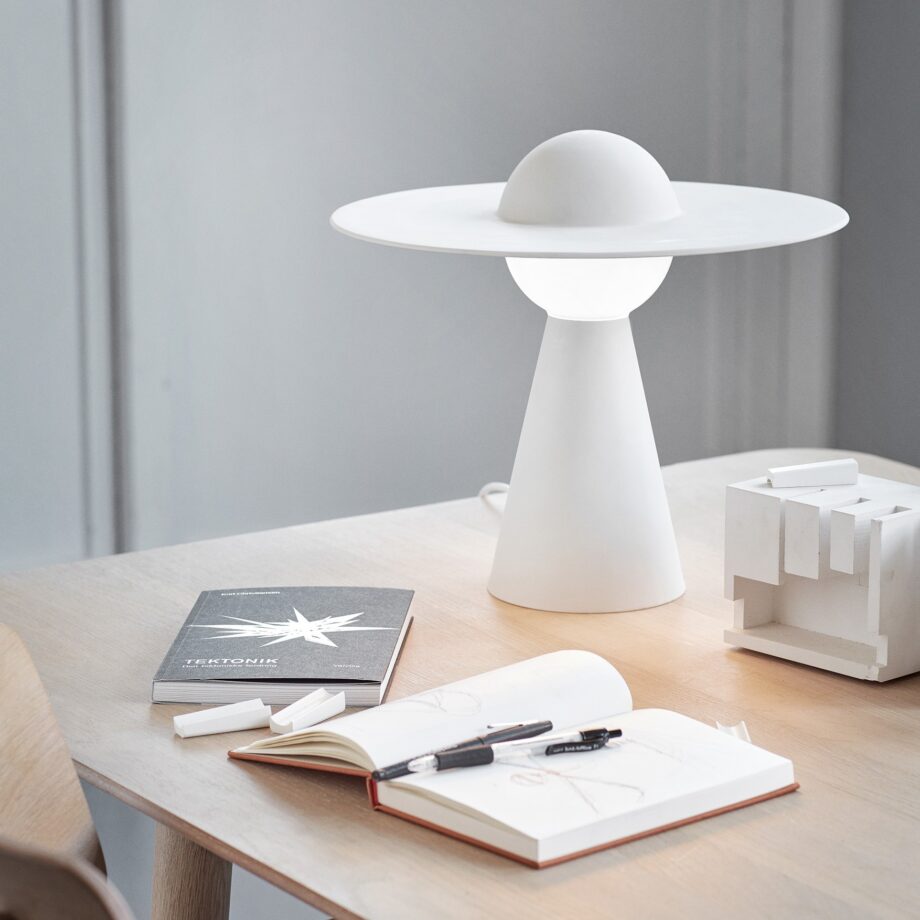 MOEBE_Ceramic-Table-Lamp_tafellamp_kantoor