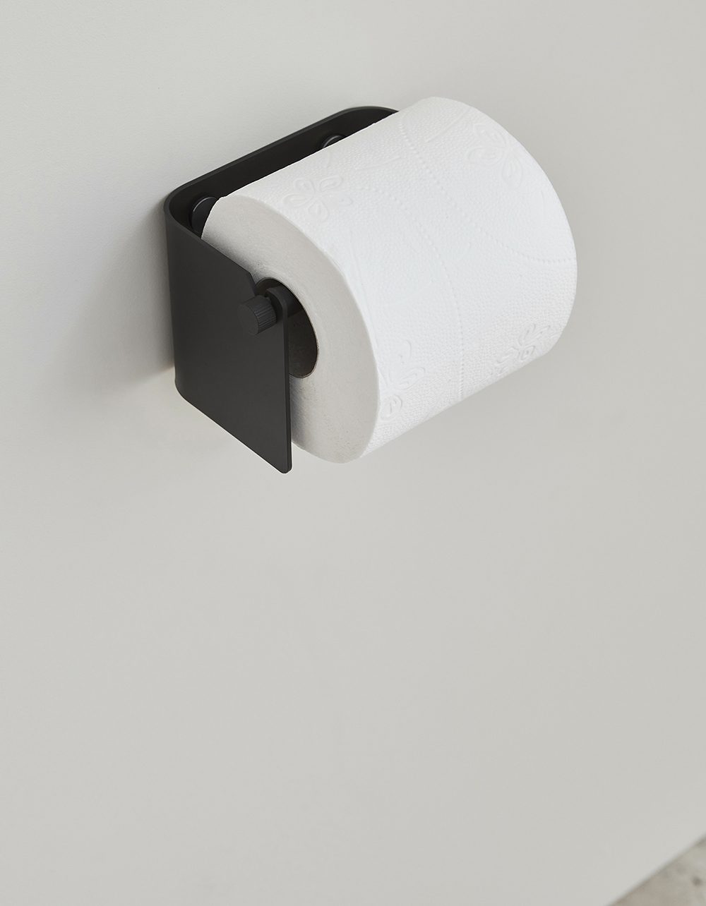 Beschietingen mot Zichtbaar Form & Refine - Arc Toilet Roll Holder - toiletrolhouder - byJensen