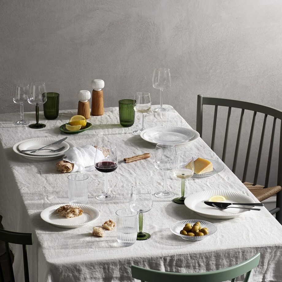 Hammershøi servies borden kruidenmolen glazen tafeldekking en lunchbord wit keramiek
