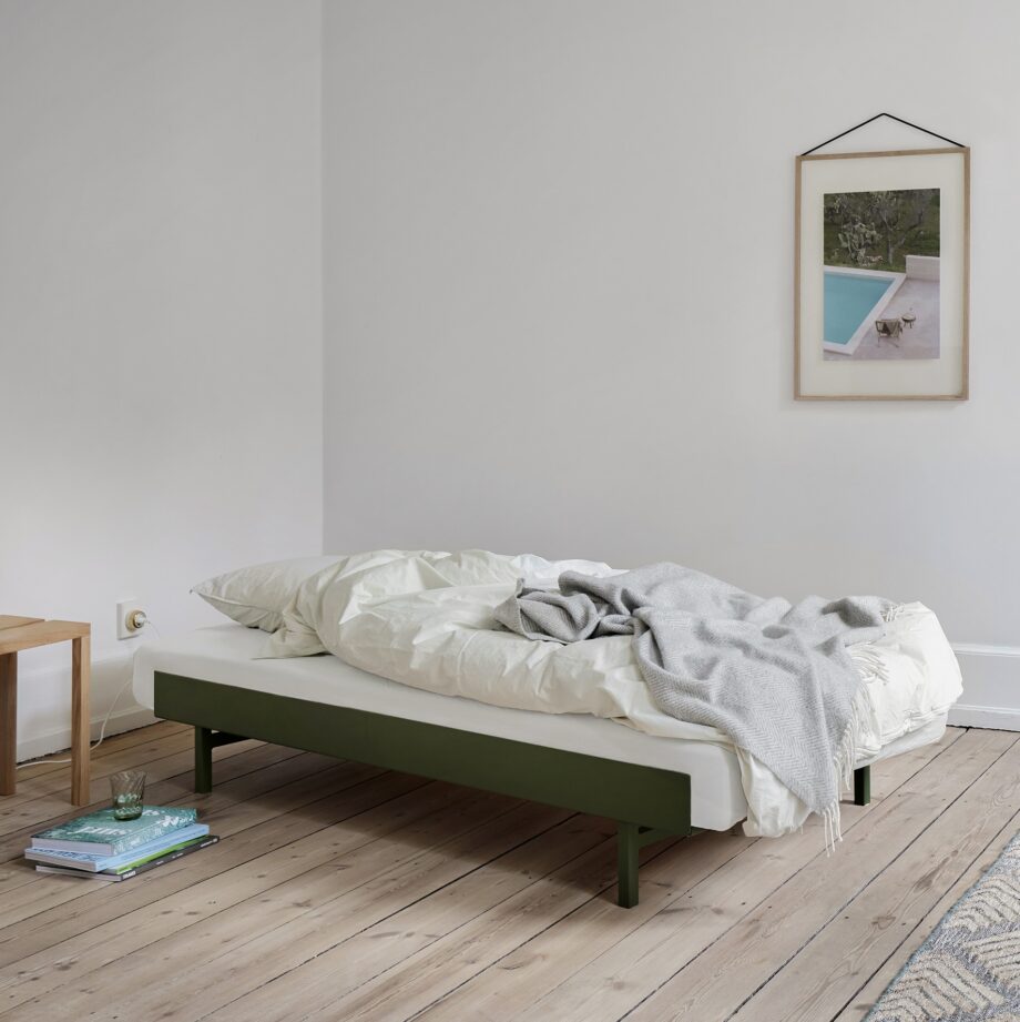 Moebe bed 90 cm pine green japandi slaapkamer