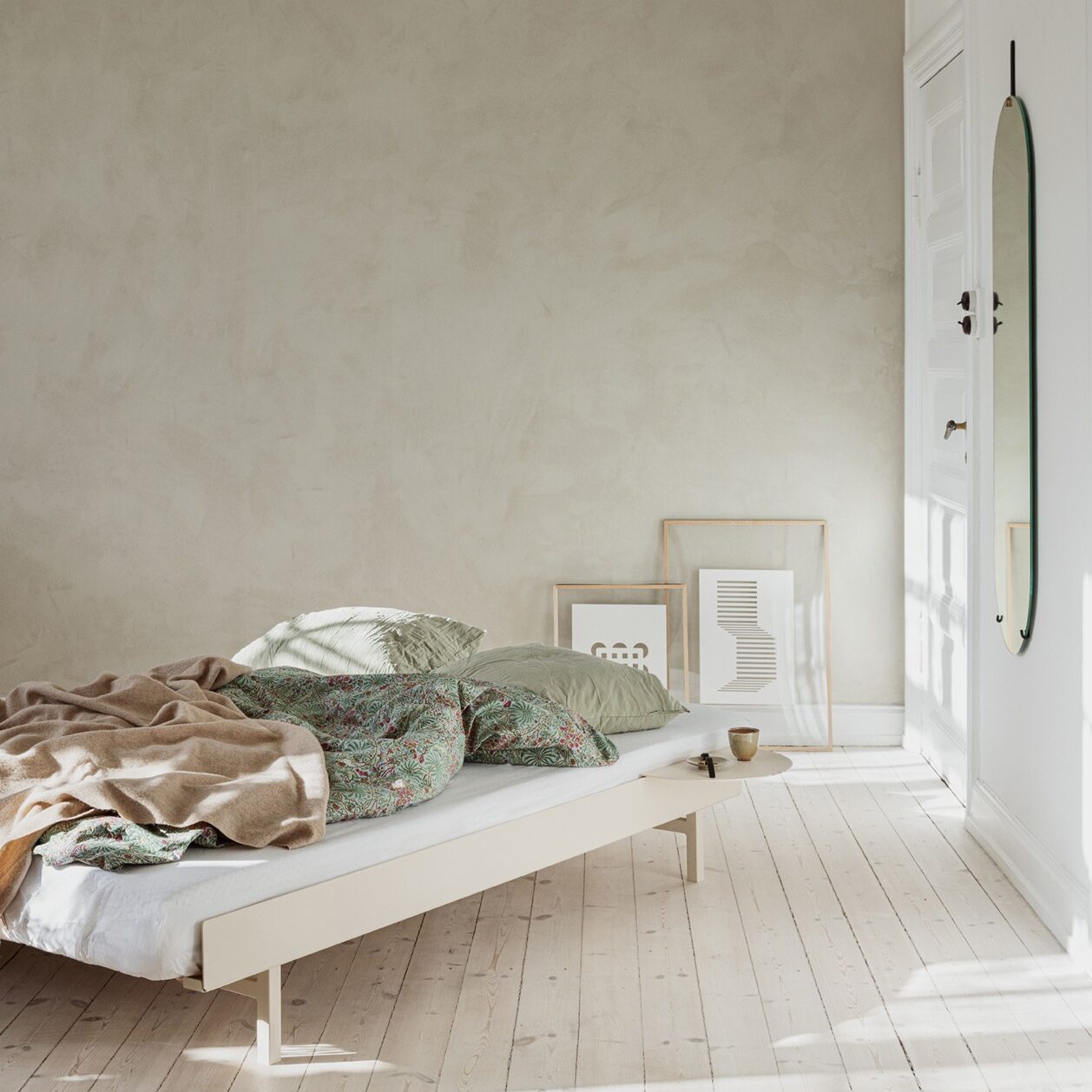 Moebe bed sandkleur