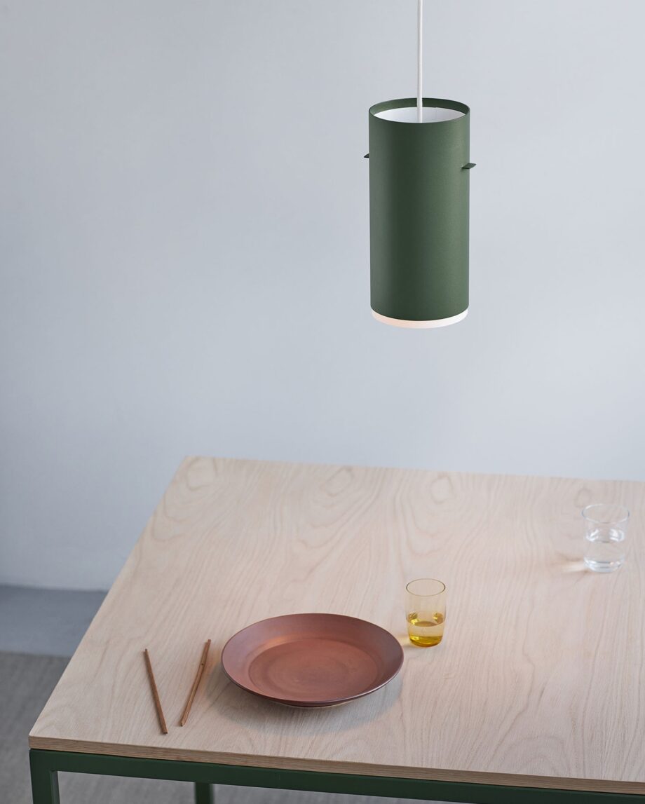 MOEBE hanglemp tube pendant large eetkamertafel sfeer