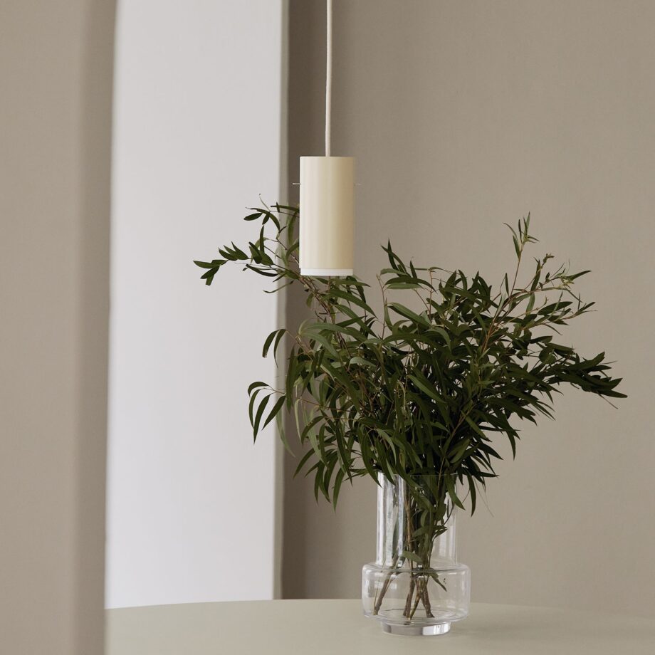 MOEBE tube hanglamp over beige metaal