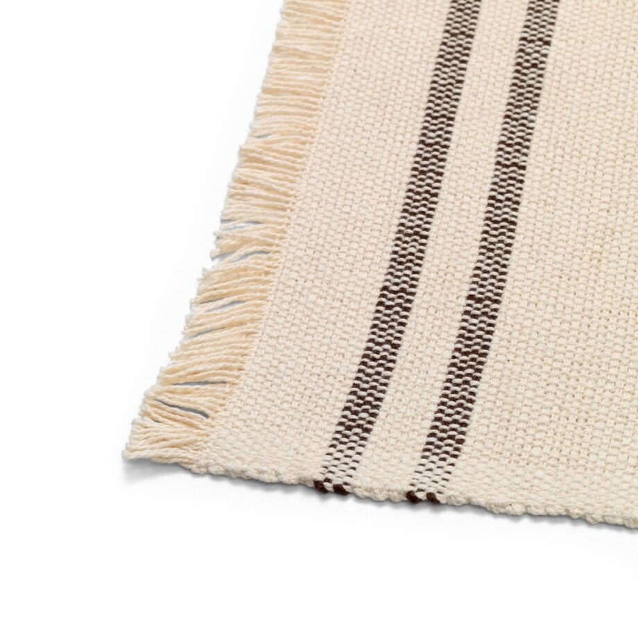 Detail Ferm Living Savor placemat met franjers