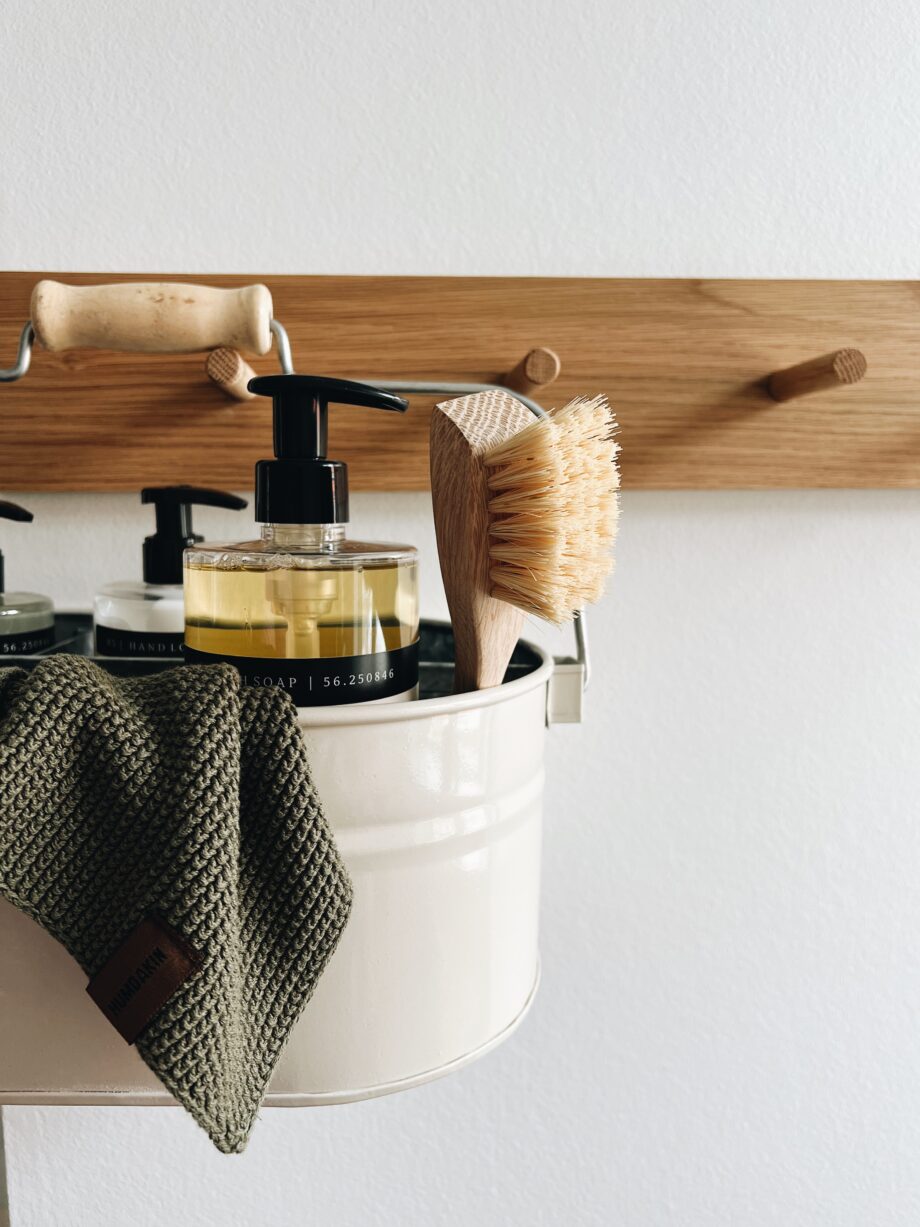 Humdakin-toolbox-met-vaatdoek-en-wasmidde