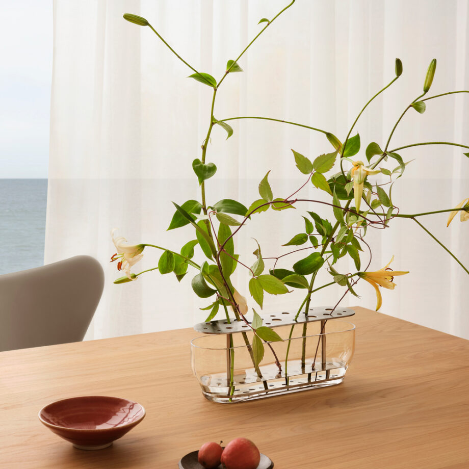 Ikebana vaas Long Fritz Hansen sfeer woonkamer bloemschikken