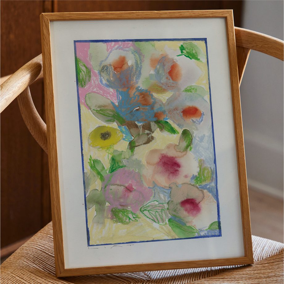 Kunstprint vmet pastelkleurige bloemen van Paper Collective poster Flower Window
