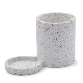 Humdakin Afwas organizer in Terrazzo. Een houder voor afwasmiddel en afwasborstel in stijlvol terrazzo