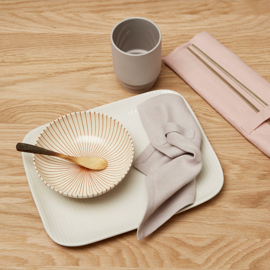Tafelsetting stoffen servet bord beige the organic comapny lifestyle japandi