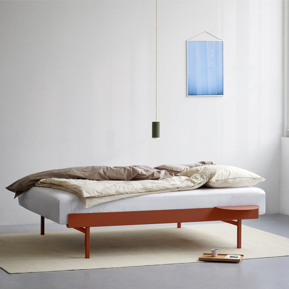 Moebe bed terracotta rood slaapkamer sfeer