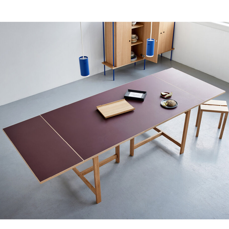 Moebe eettafel Burgundy linoleum eiken met extentie balden