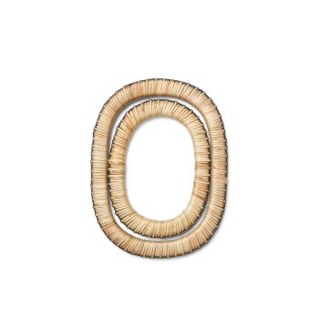 Set van twee Weave Trivets, gemaakt van gevlochten rotan met zwarte accenten, perfect als stijlvolle en functionele onderzetters voor hete pannen en potten