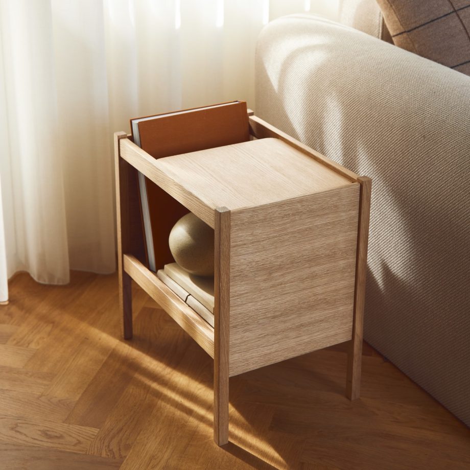 Journal Bijzettafel Form Refine - Eikenhouten Design voor een scandinavische sfeer in de woonkamer