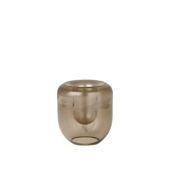 Bruin glazen opal vaas van Kristina Dam Studio in een compacte, small uitvoering. Elegante, minimalistische vaas met zachte rondingen, ideaal voor een moderne en stijlvolle interieurdecoratie.