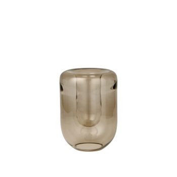 Bruin glazen opal vaas van Kristina Dam Studio in een compacte, large uitvoering. Elegante, minimalistische vaas met zachte rondingen, ideaal voor een moderne en stijlvolle interieurdecoratie.