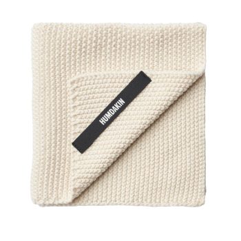 Gebreide Humdakin vaatdoek in Undyed off-white met zwarte embleem met logo.