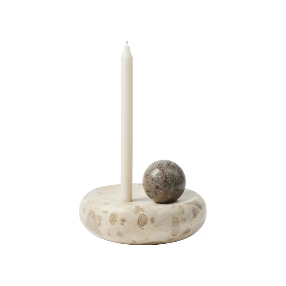 Kristina Dam Studio Coherent Candle Sculpture kandelaar, een luxe design kandelaar van natuursteen en metaal. Modern Scandinavisch interieuraccessoire met een sculpturale uitstraling, ideaal voor een stijlvolle en sfeervolle inrichting.