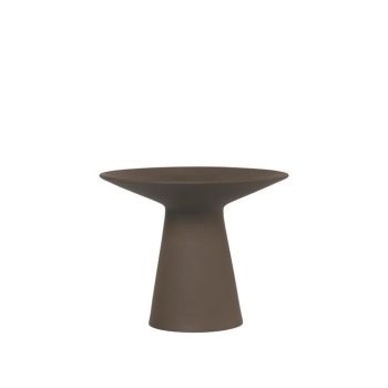 Kristina Dam Studio Collar Vaas Small in elegant bruin terracotta. Een modern design met sculpturale vorm, perfect voor minimalistische Japandi interieurs. Gemaakt van hoogwaardig keramiek en ideaal voor bloemen of als decoratief object.