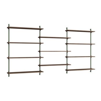 MOEBE Wall Shelving modulair wandrek in gerookt eikenhout met groene metalen bevestiging. Flexibel en minimalistisch Scandinavisch design, perfect voor stijlvolle en functionele opbergruimte in woon- en werkruimtes