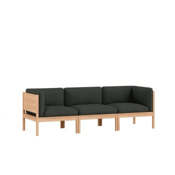 Moebe Modular Sofa, een moderne 3-zitsbank met een massief eikenhouten frame en antracietgrijze bekleding. Deze modulaire bank biedt flexibiliteit en tijdloos design, ideaal voor een Scandinavisch interieur. Creëer jouw perfecte zithoek door het uitbreidbare ontwerp.