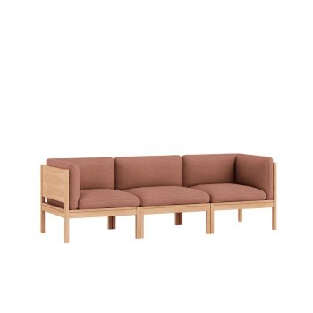 Moebe Modular Sofa, een moderne 3-zitsbank met een massief eikenhouten frame en oudroze bekleding. Deze modulaire bank biedt flexibiliteit en tijdloos design, ideaal voor een Scandinavisch interieur. Creëer jouw perfecte zithoek door het uitbreidbare ontwerp.