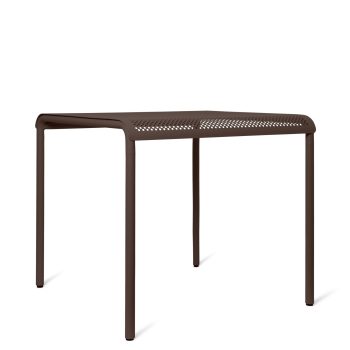 Ferm Living Dapple Table 80x80 cm in dark chocolate. Stijlvolle donkerbruine metalen tuintafel met geperforeerd tafelblad, geschikt voor buitengebruik. Scandinavisch design met een minimalistische uitstraling