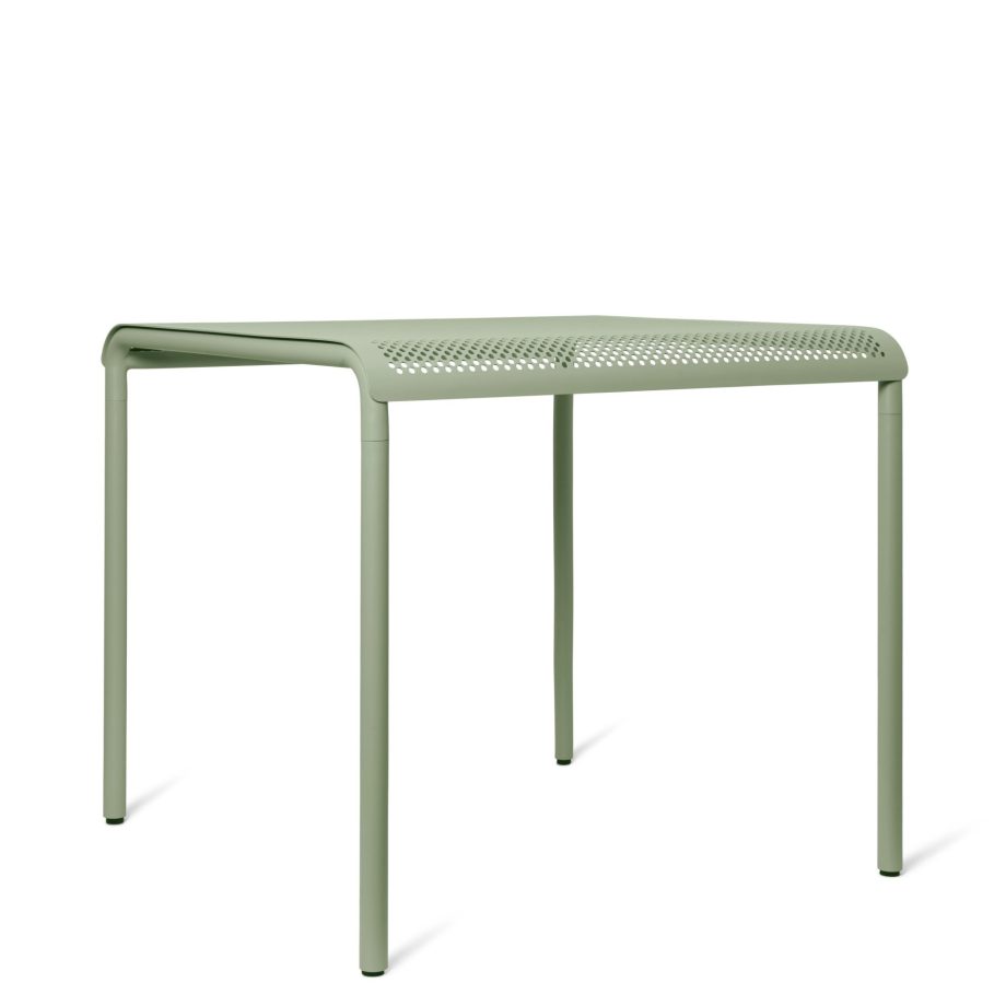 Ferm Living Dapple Table 80x80 cm in Tea Green. Stijlvolle lichtgroene metalen tuintafel met geperforeerd tafelblad, geschikt voor buitengebruik. Scandinavisch design met een minimalistische uitstraling