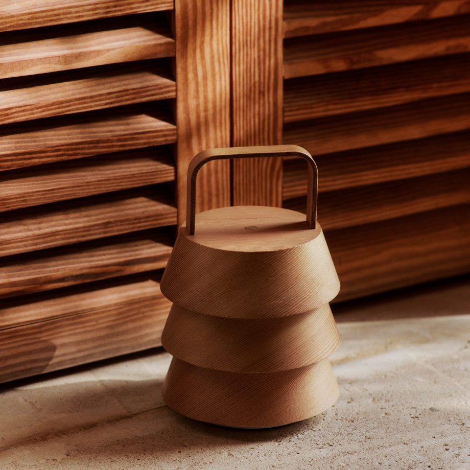Ferm Living Luver Portable Lamp - Draagbare Houten Designlamp voor Binnen en Buiten sfeer