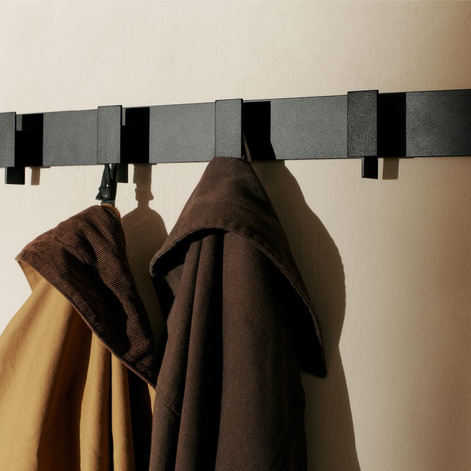 Detail zwarte Ferm Living Lager Kapstok